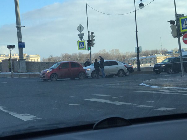 Барышня на Ниссане резко дала по тормозам и тут же ее настигла мгновенная карма прямо перед Благовещ...