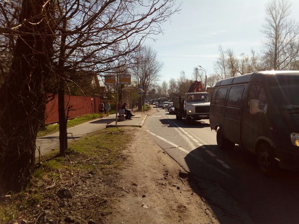 На Колпинском шоссе пробка от памятника в Детскосельском до ЖД переезда.