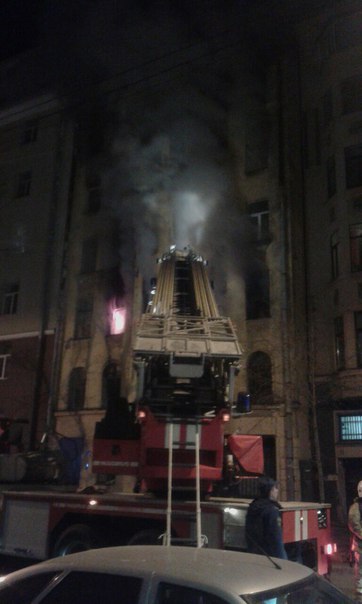 Большая разночинная. Петроградский район. 01:00 Горит дом, вроде не жилой. Собаку достали с третьего...