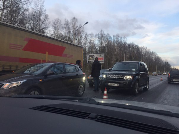 Замутили тройного! На Выборгском шоссе, в сторону Сертолово!