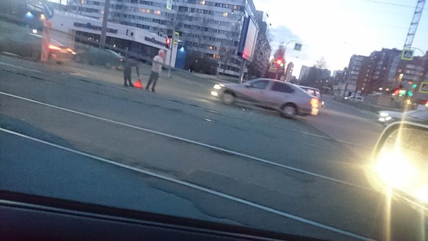 На углу пр. Испытателей и серебристого в сторону Богатырского авария: трамваи стоят!!!
