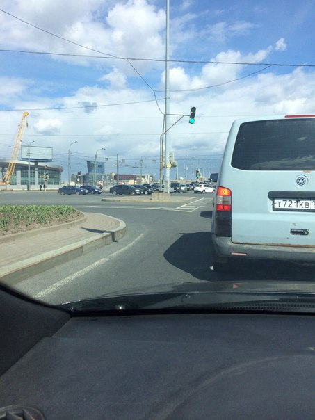 ДТП перед мостом Александра Невского. Невнимательность и объяснение кто где должен был ехать