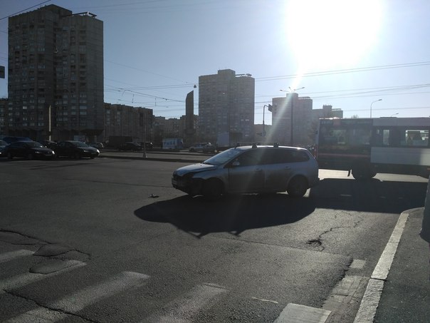 На углу Наличной улицы и Одоевского произошло ДТП.