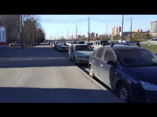 На пересечении Димитрова и Белградской порядка у 10 машин разбиты лобовые стекла