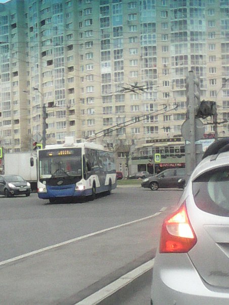 На перекрестке Ленинского и Жукова сразу 2 ДТП. Актуально на 8:45. Пробки? Естественно!