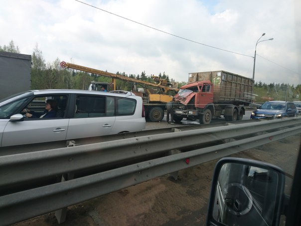 Мурманское шоссе, ДТП в сторону ЛО. ЖД мост перед Разметелево. Правый ряд.