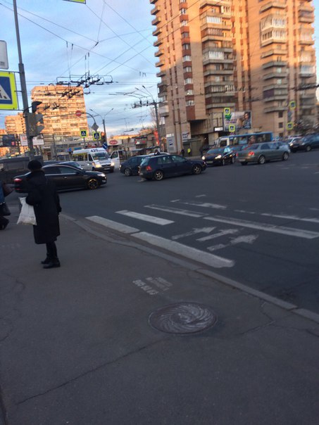 Маршрутка 420 mercedes и mercedes не маршрутка столкнулись на углу ленинского проспекта и Зины Портн...