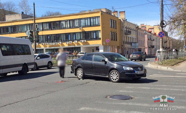 Небольшое ДТП на перекрёстке Дворцового и Кронштадской в Ломоносове