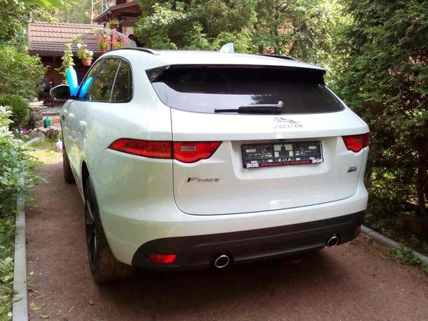 26 мая в Зеленогорске со стоянки Okея угнали автомобиль Jaguar F-Pace Белого цвета
