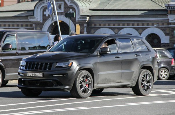 Ночью на 12 мая в 0:15 в Центральном районе с улицы Тюшина угнали автомобиль Jeep Grand Cherokee SRT...