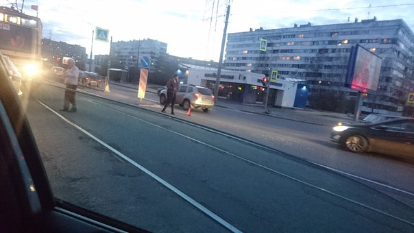 На углу пр. Испытателей и серебристого в сторону Богатырского авария: трамваи стоят!!!