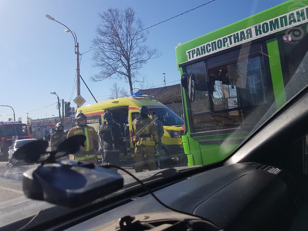 На Выборгском шоссе в Парголово, Грузовик остановился в автобус