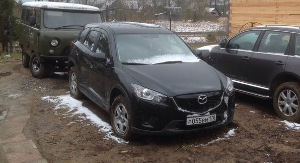 С 5 по 14 мая с Бухарестской улицы от дома 90 со стоянки при у магазина SPAR угнали автомобиль Mazda...