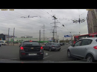 ДТП произошло 18.05 . на перекрестке пр. Испытателей с Коломяжским пр. , может это видео пострадавше...