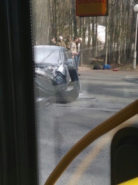 Авария из 2 машин в Ольгино , Проезду пока не мешают.