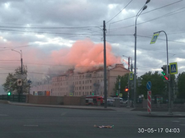 30 мая в 03:22 на телефон "01" поступило сообщение о пожаре по адресу: Адмиралтейскийй район, набере...