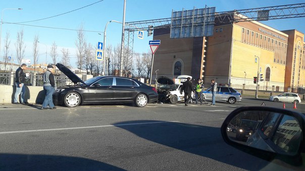 Гетт такси врезался в майбах, на пересечении Обводного канала и Днепропетровской улицы