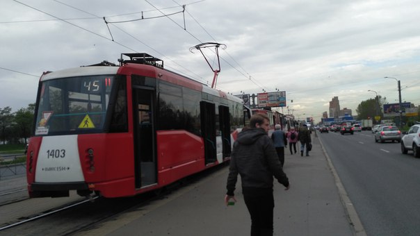 На улице Димитрова в сторону Международной в трамвае человек умер (так сказал кондуктор), стоит скор...