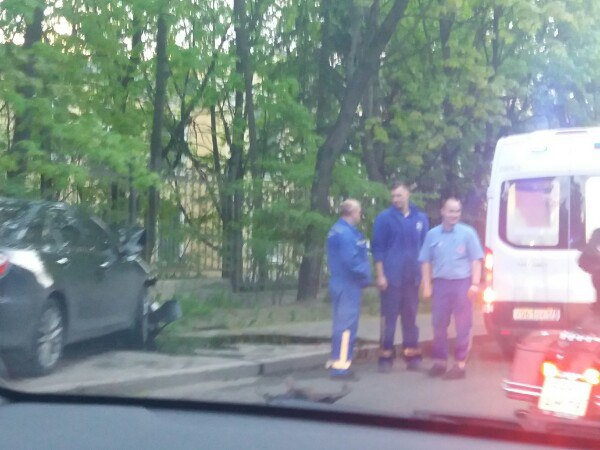 На Ул. Карбышева (за каруселью) Камри от встречи грузовиком улетела на тротуар