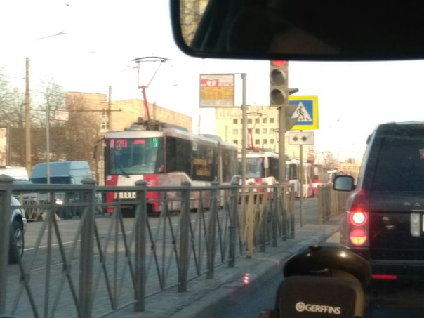 На Бухарестской.. не понятно как БМВ сломал ограждение и остановил трамваи