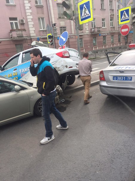 Проспект Ленина, Колпино авария такси с кем-то
