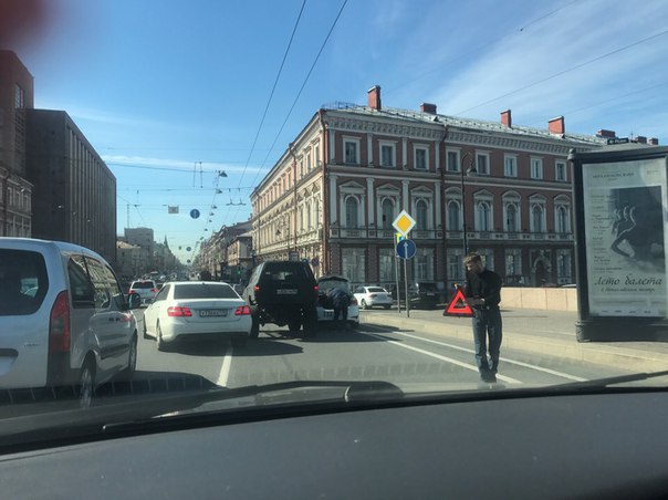 Притерлись на съезде с Литейного моста в сторону центра