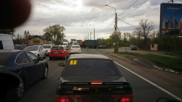 Причина пробки на Таллинском шоссе.