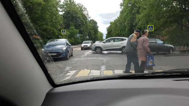 В городе Пушкине, оба хороши, немного мешают