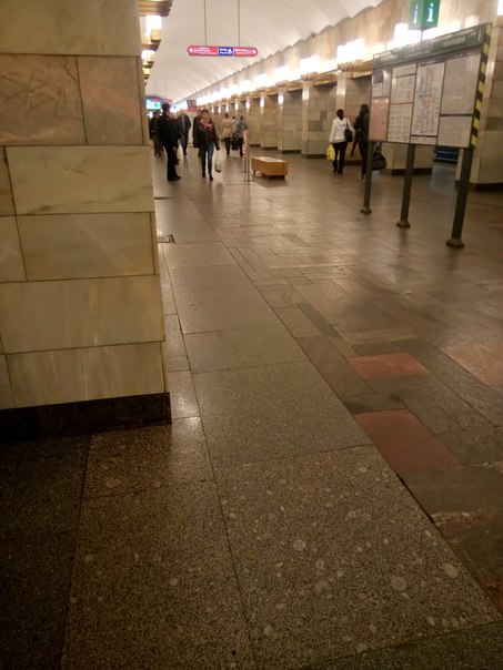 На станции метро Гражданский пр. Только что лежит бесхозный пакет, скорее всего закроют вот вот