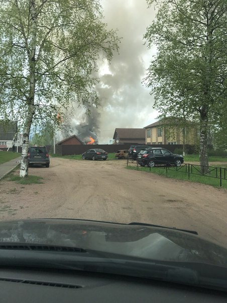 В 13:00 горел дом в Невской Дубровке. Тушили два расчета.