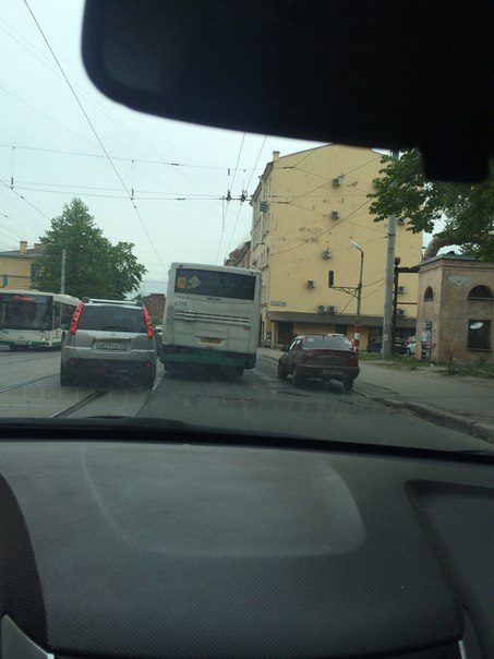Дтп на Кондратьевском пр, нексиа приостановила гос транспорт,трамваи стоят