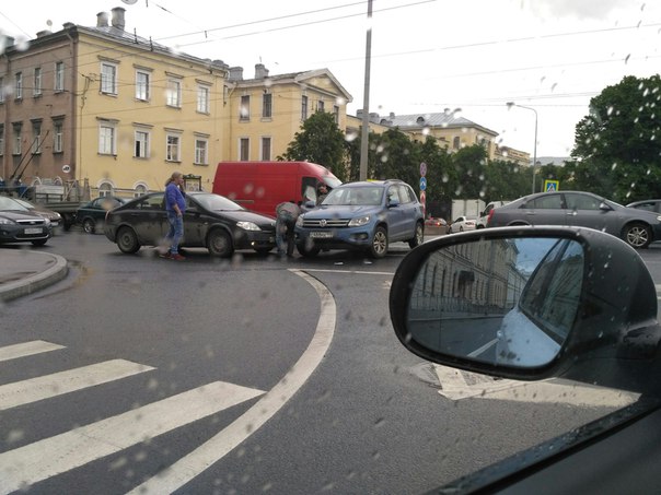 Любитель поворачивать налево с Литейного моста на Пироговскую набережную наткнулся на любителя не п...