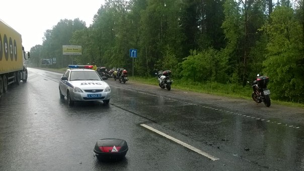 На Трасса М10, 300м до отворота на Новгород со стороны Москвы произошло ДТП с участием мотоцикла и а...