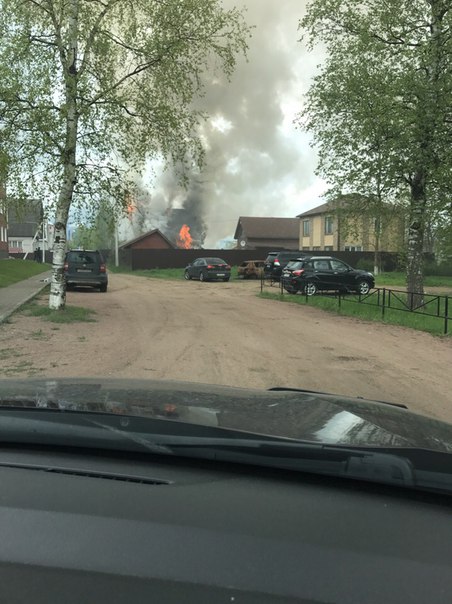 В 13:00 горел дом в Невской Дубровке. Тушили два расчета.