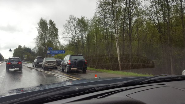 На Мурманской трассе в Синявино на перекрестке с Кировской улицей в сторону от города ДТП.