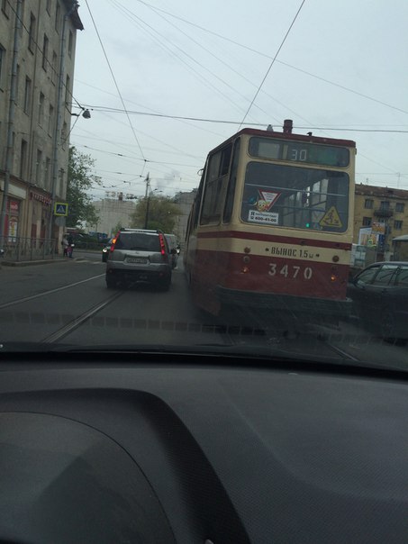 Дтп на Кондратьевском пр, нексиа приостановила гос транспорт,трамваи стоят