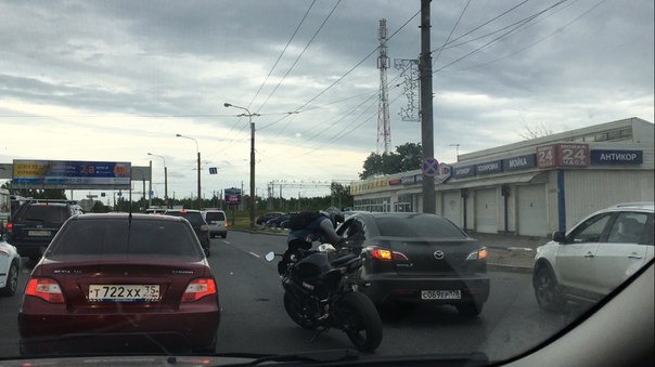 Mazda и мотоцикл на Косыгина в сторону Передовиков, в 17:04