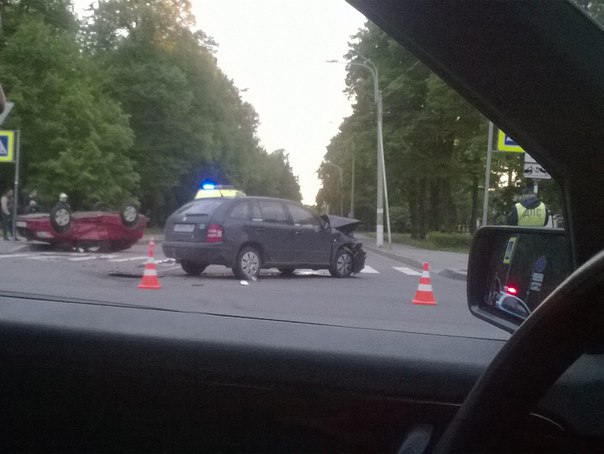 В Петергофе , на пересечении с улицей Аврова положили на лопатки