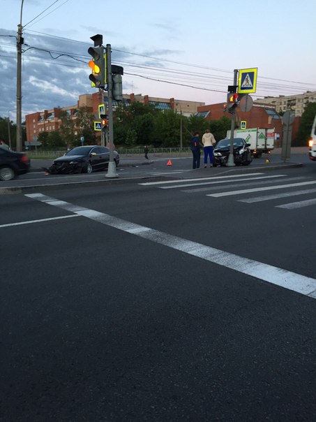 Светофор пострадал в ДТП на перекрестке Германа и Чекистов