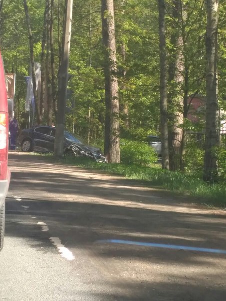 Авария на Приморском шоссе в сторону Зеленогорска. Движение по встречной полосе.