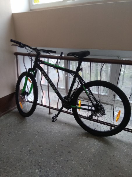 Всем привет. В пятницу 2 июня днем с парадной украли велосипед Author Outset Disk 2016 зелено-черный...