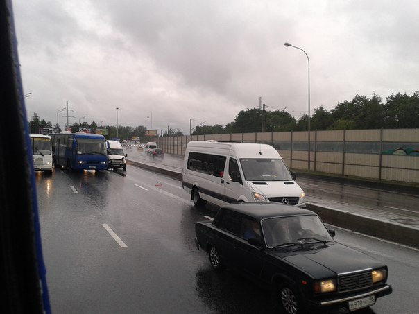 Приморское ш. у Лахтацентра . Тройничёк на въезд в город. Свободен средний ряд