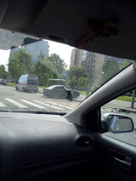 Honda и Ford Фьюжн ушатались на перекрёстке Кондратьевского и Маршала Блюхера