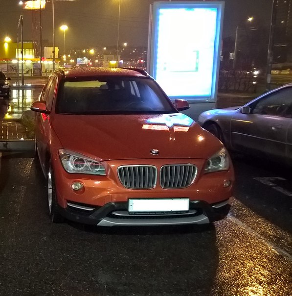Ночью 15 июня в МО Коломяги с Афонской улицы от д 24 был угнан автомобиль BMW X1 оранжевого цвета
