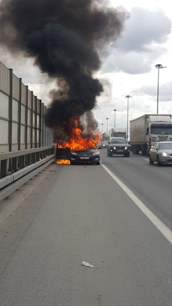 Сгорел Ford на Каде перед съездом на Московское шоссе.