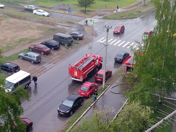 Во Всеволожске в доме на Ленинградской улице ... Горит квартира на 8-м этаже...