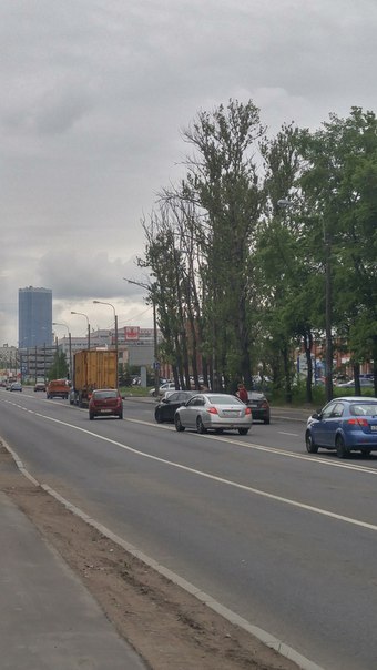 ДТП Краснопутиловская после переезда в сторону Ополчения. Объезд только по встречке. Все живы