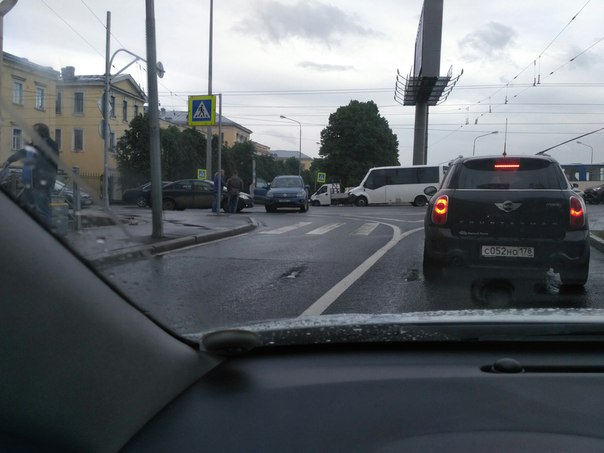 Любитель поворачивать налево с Литейного моста на Пироговскую набережную наткнулся на любителя не п...