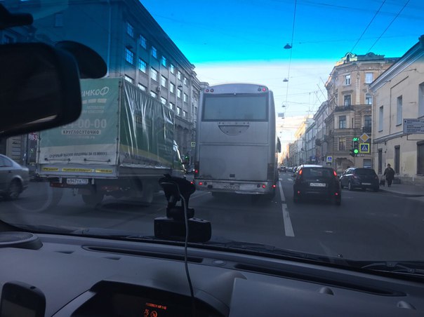 ДТП на Литейном перед перекрёстком с Жуковского