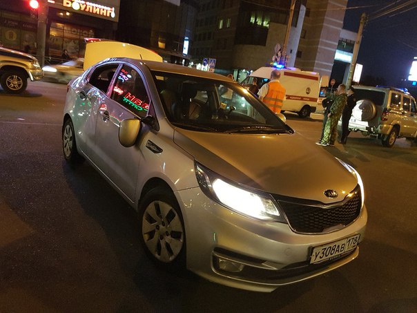 В 00:05 к ст.м. Старая деревня. Кио Рио, при повороте налево под кирпич сбил мотоциклиста, ехавшего ...